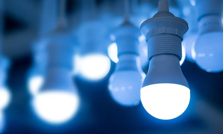 المجاعة الضوئية: كيف يؤثر الضوء الأزرق ولمبات LED على طاقتك ونومك وصحتك؟ 1 كيف يؤثر الضوء الأزرق ولمبات LED على طاقتك ونومك وصحتك