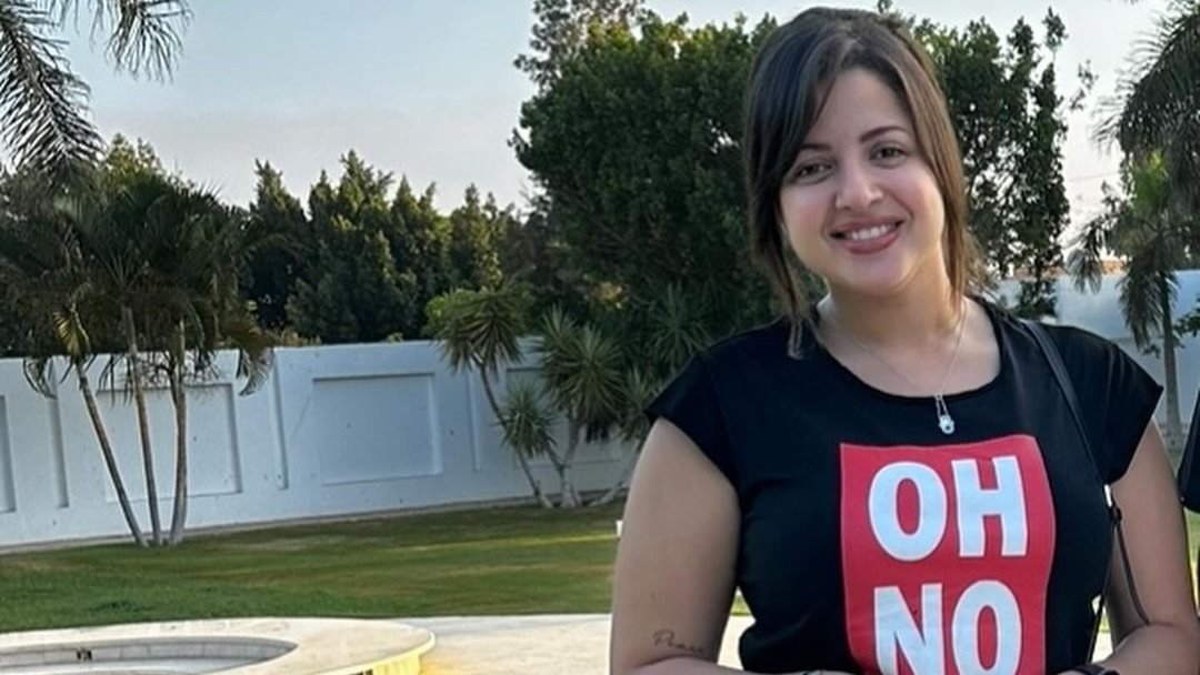 صورة بها الفنانة منى فاروق ضمن الحديث عن سكس خالد يوسف مع منى فاروق